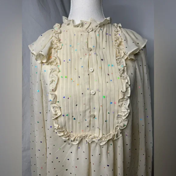 Chic Cream Ruffled Blouse with Subtle Sparkle - Picture 3 of 5